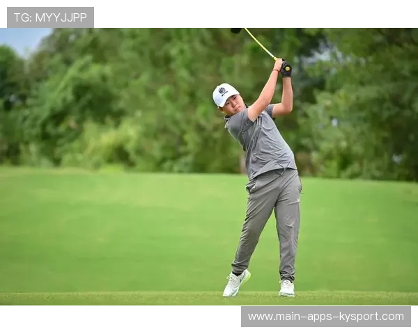 高尔夫女子新人登场，优雅与拼搏并存成为焦点