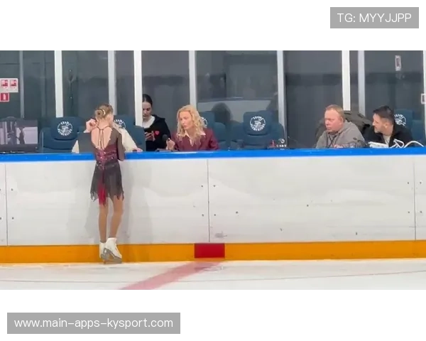 俱乐部举办公开训练赛 吸引媒体关注，俱乐部比赛